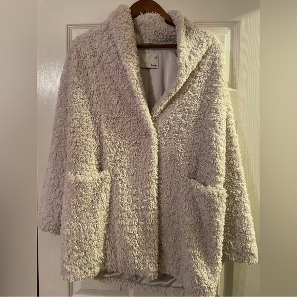 Aritzia free Greta Teddy coat - Picture 1 of 3